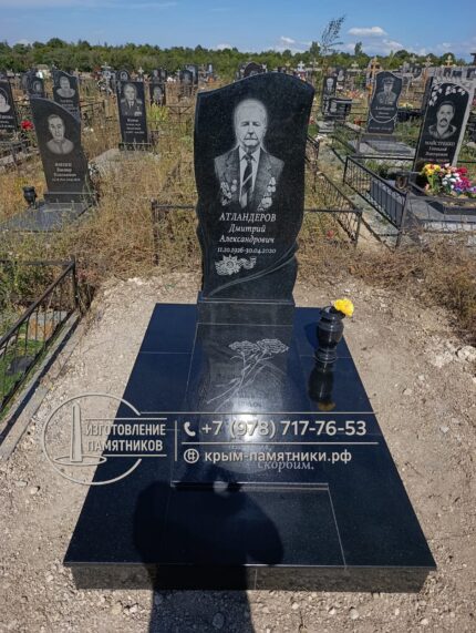 Памятник мужчине с аккуратной надписью