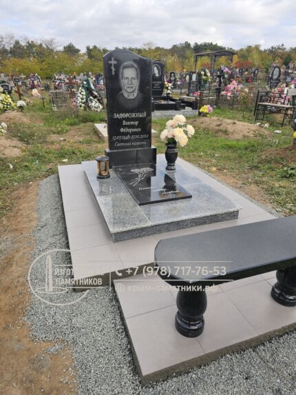 Памятник из гранита с лавкой и плиткой под ключ в Симферополе, установка на кладбище, портрет и гравировка на памятнике